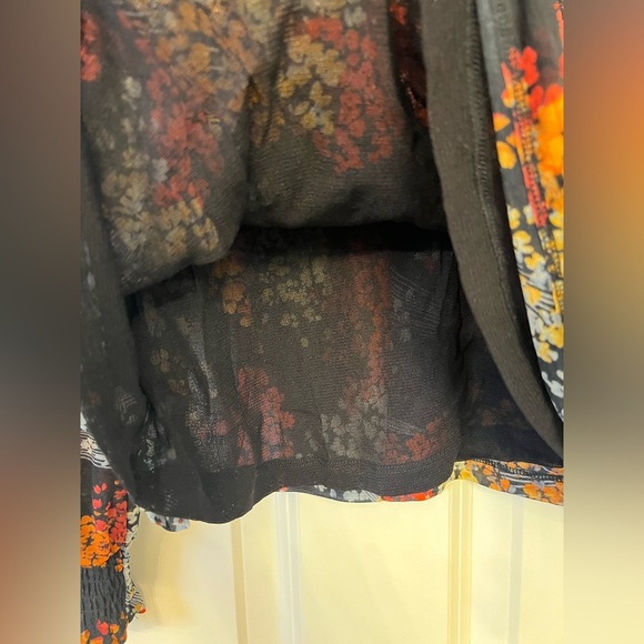 Anthropologie Akemi+Kim V-Neck Balloon Sleeve Floral Chiffon Smocked Top Size M - Picture 8 of 10